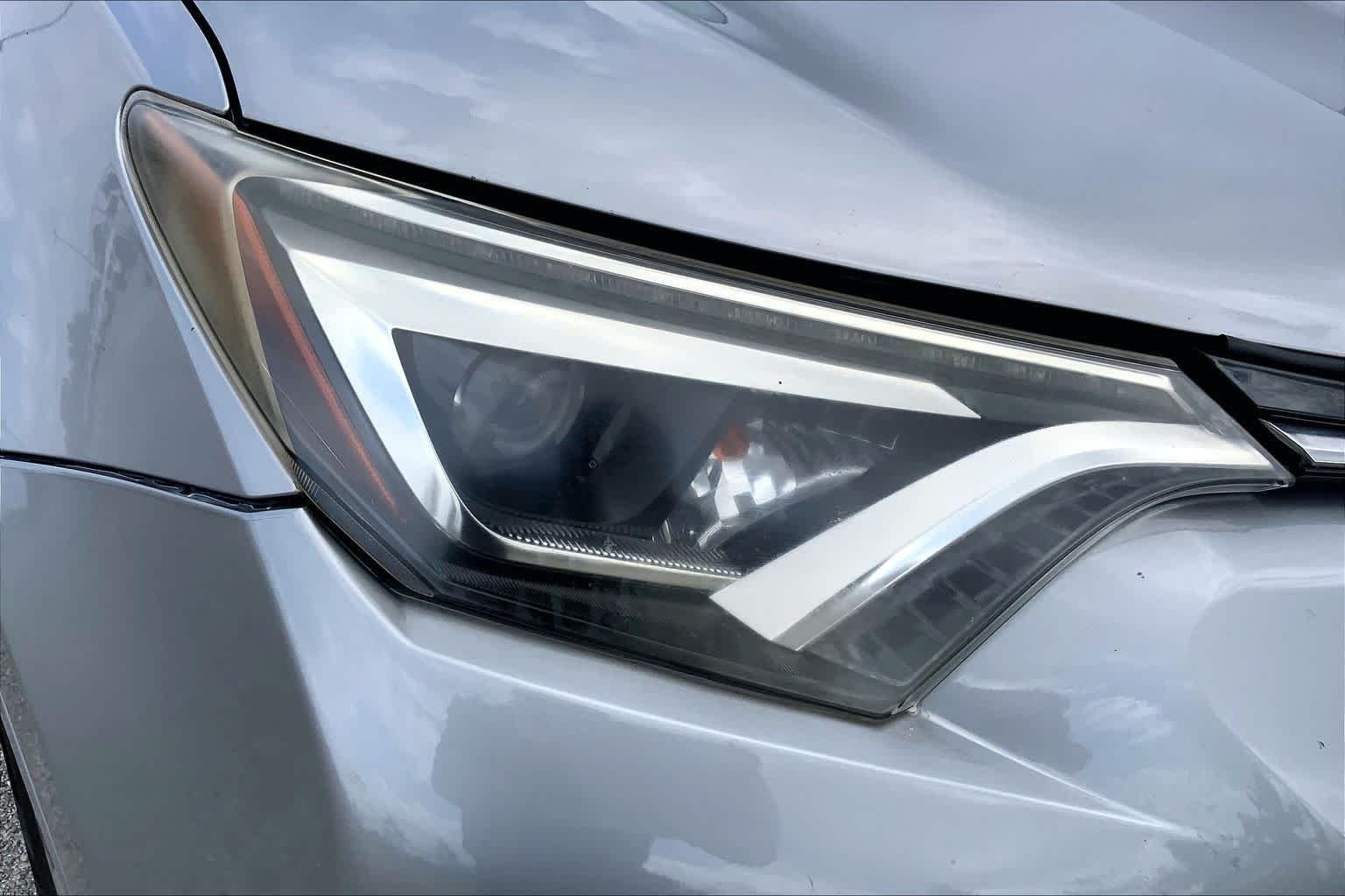 Used 2017 Silver Sky Metallic Toyota Platinum image 27