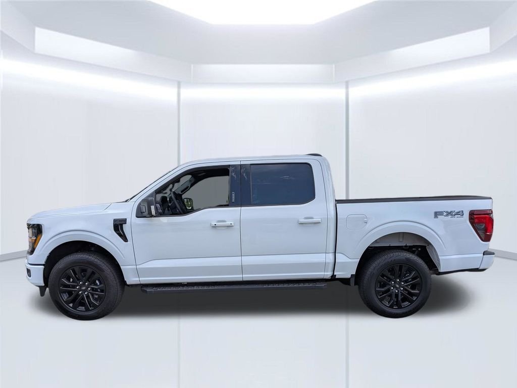 New 2026 Oxford White Ford XLT image 2