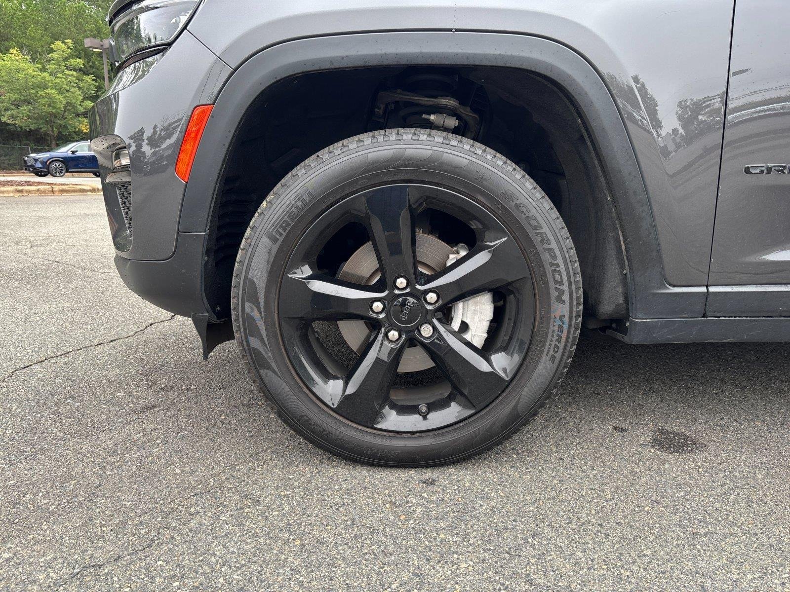 Used 2024 Baltic Gray Metallic Clearcoat Jeep Limited image 9