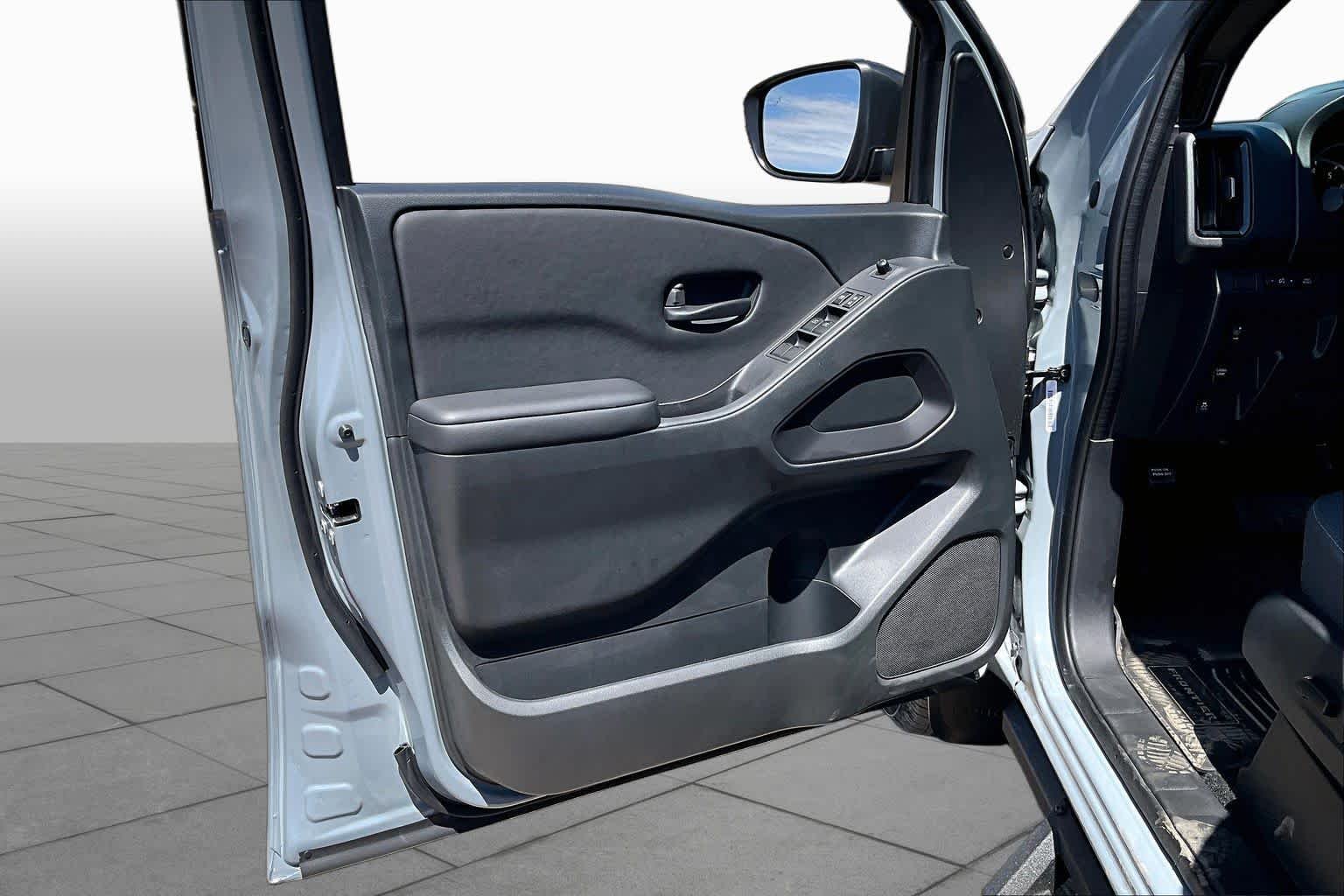 Used 2026 Boulder Gray Pearl Nissan SV image 19