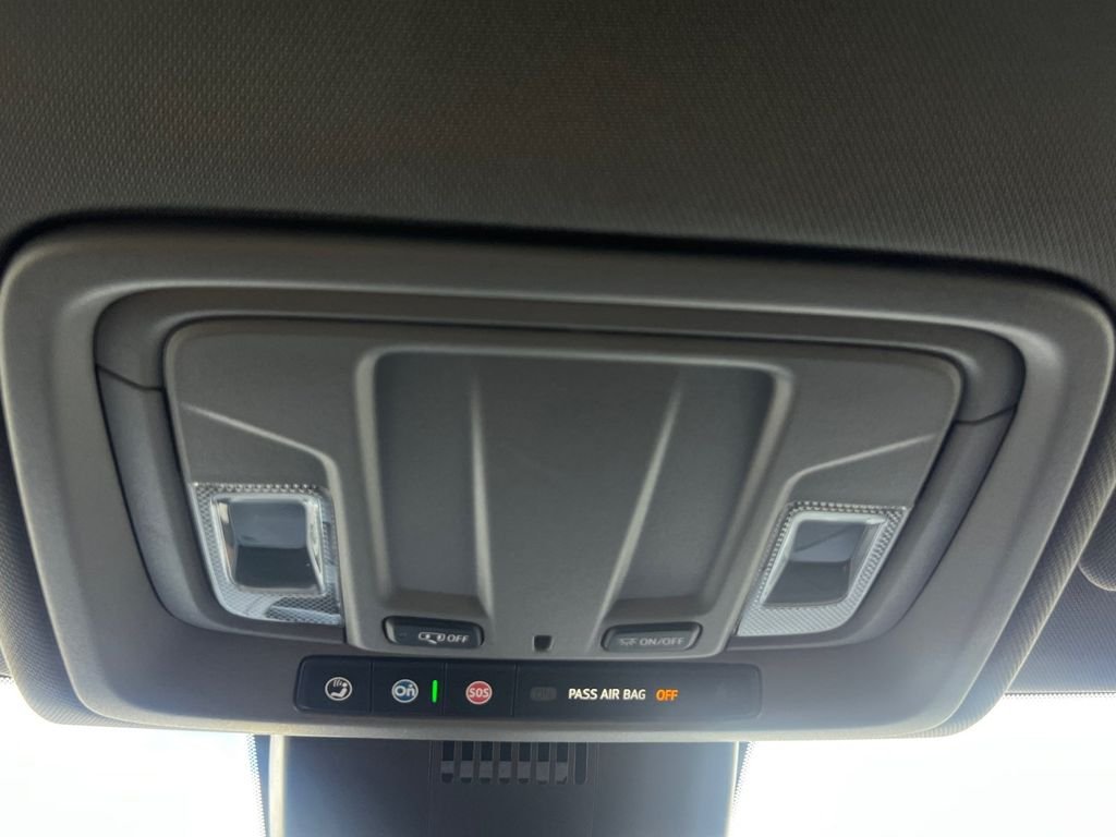 Used 2025 White Chevrolet Custom image 7