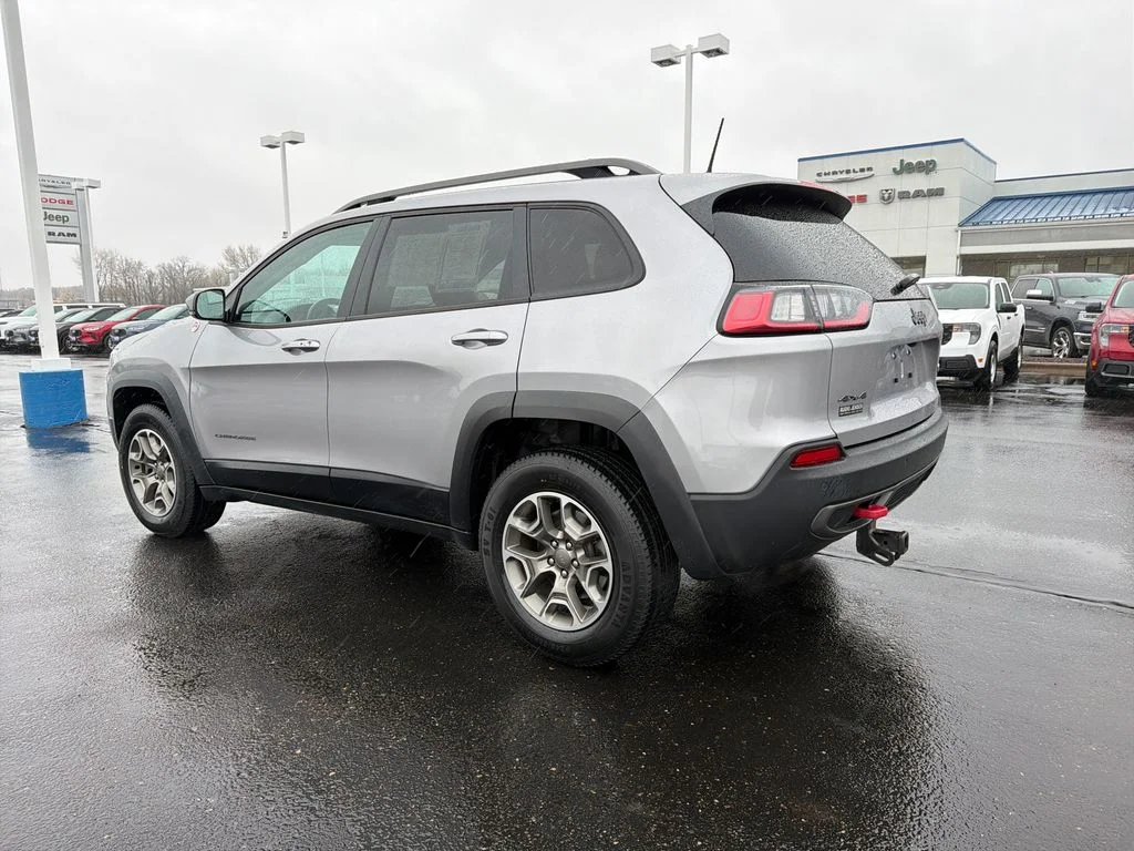 Used 2020 Silver Jeep Trailhawk image 3