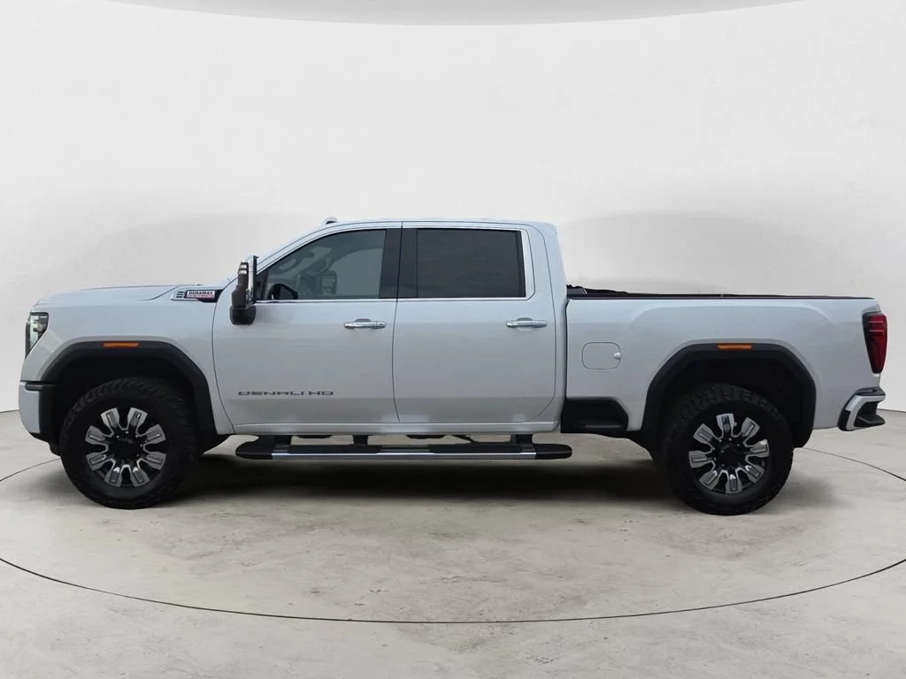 Used 2024 White Frost Tricoat GMC Denali image 8