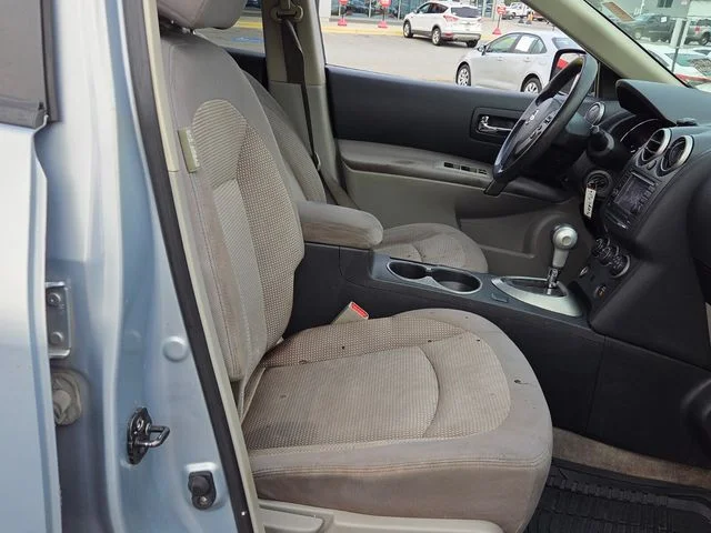 Used 2013 Blue Nissan S image 15