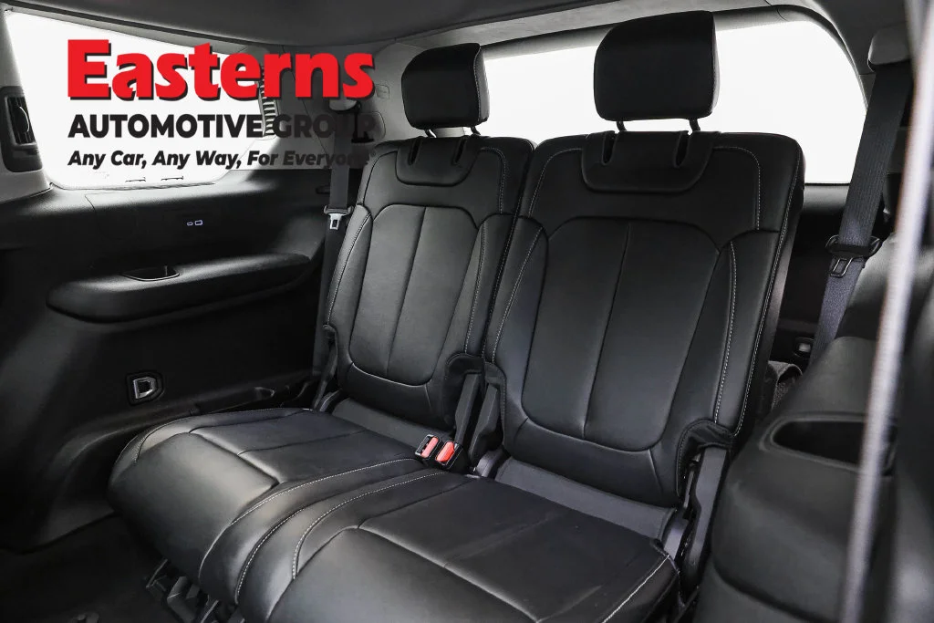 Used 2022 Gray Jeep Limited image 29
