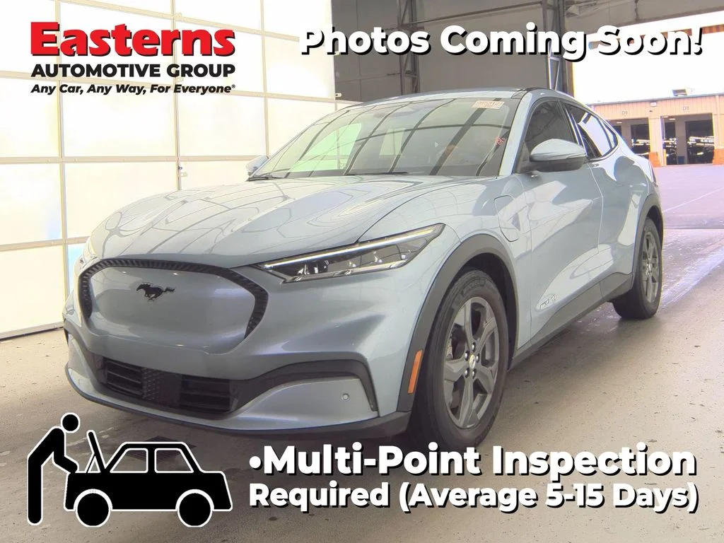 Used 2022 Blue Ford Select image 1