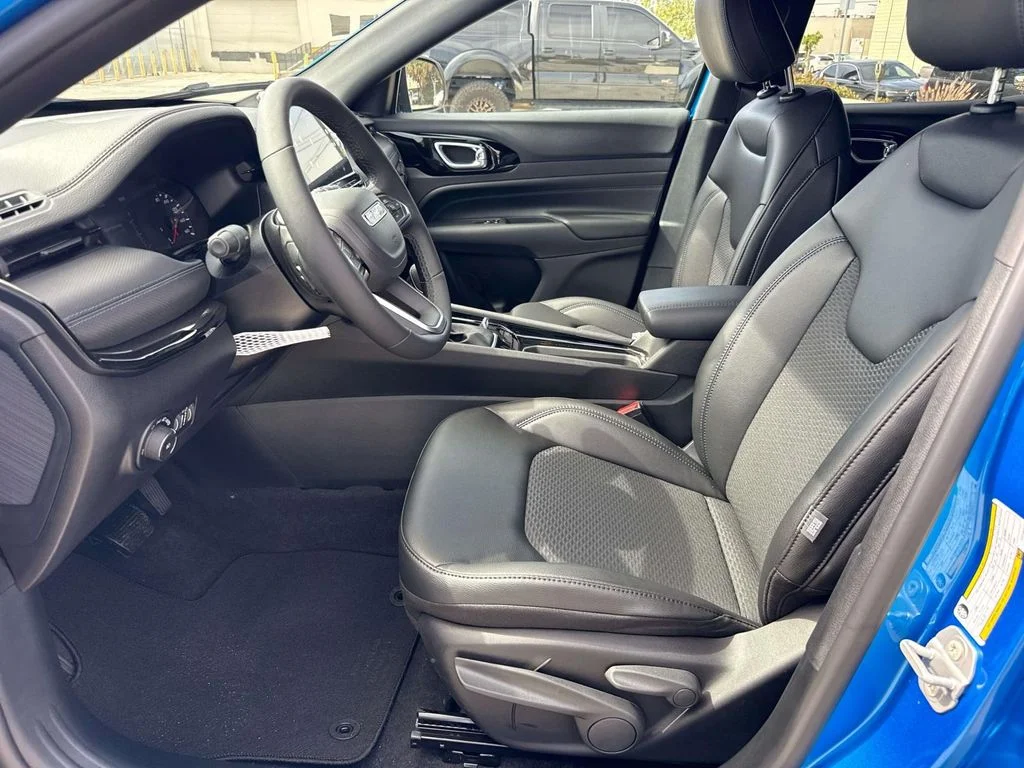 New 2026 Blue Jeep Latitude image 22