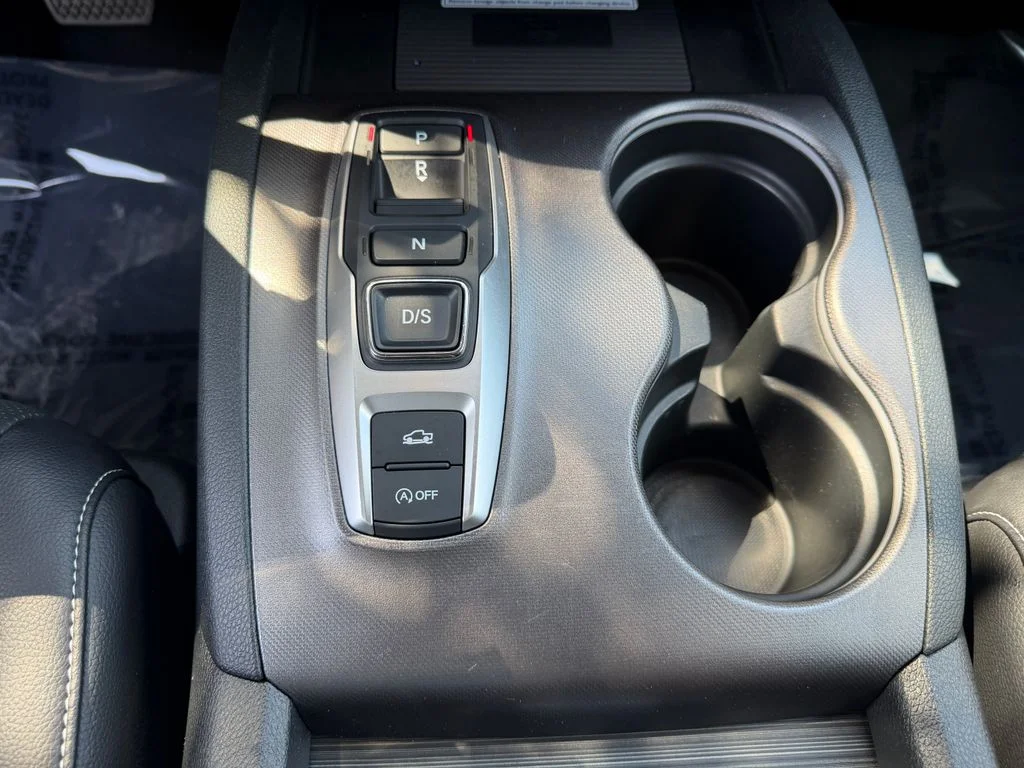 Used 2023 Lunar Silver Metallic Honda AWD RTL-E image 26