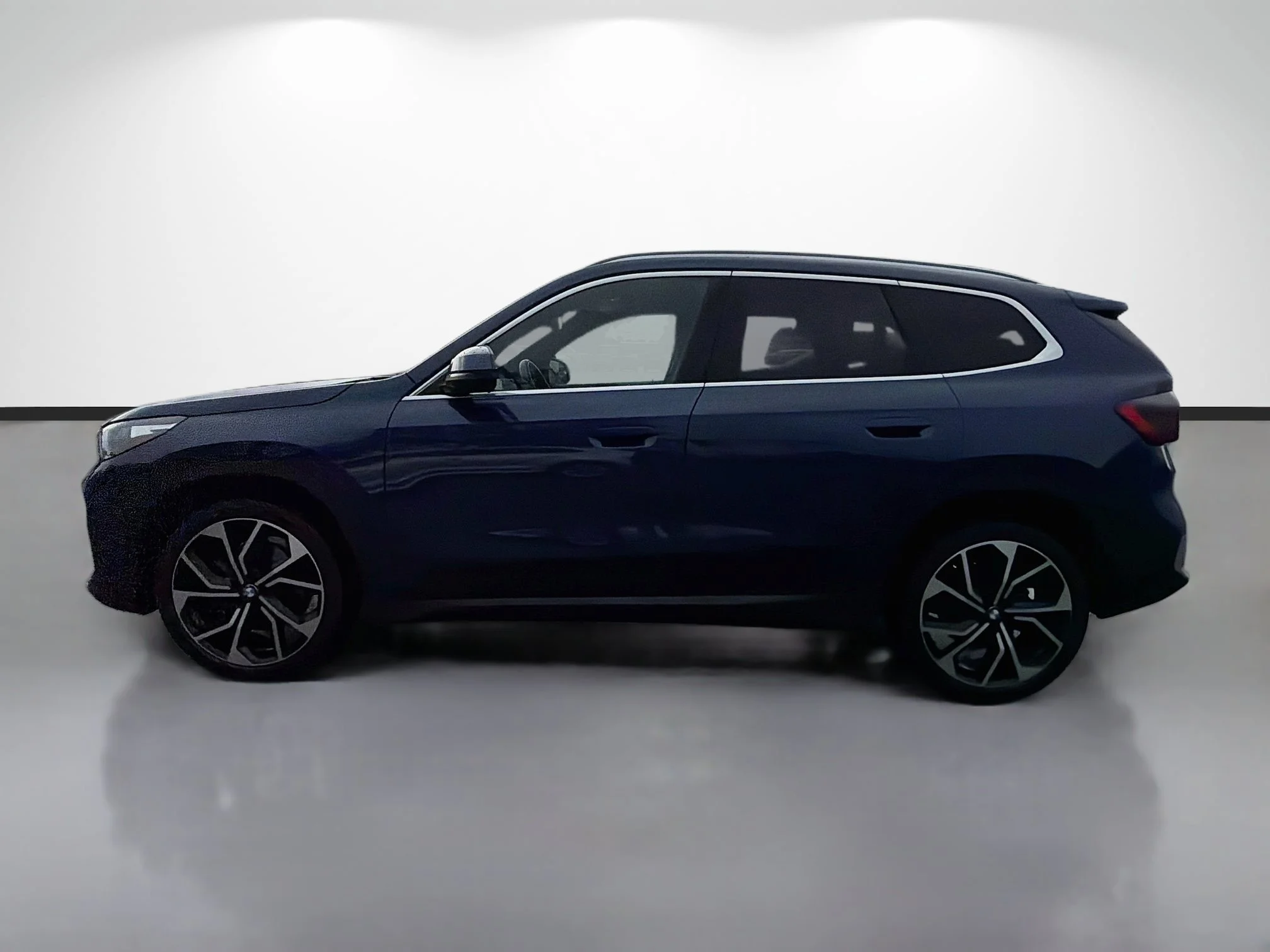 Used 2023 Phytonic Blue Metallic BMW xDrive28i image 6