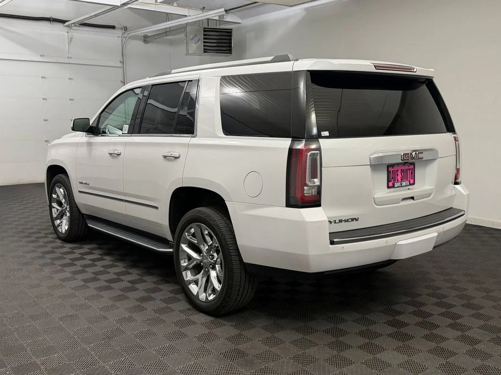 Used 2019 White Frost Tricoat GMC Denali image 3