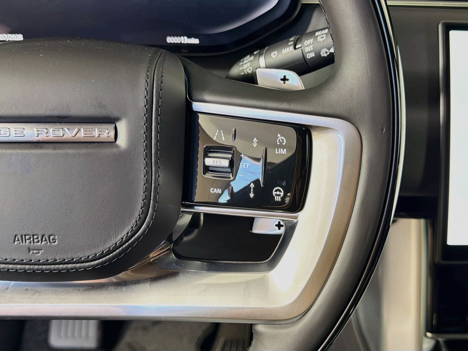 New 2026 Santorini Black Land Rover SE image 13