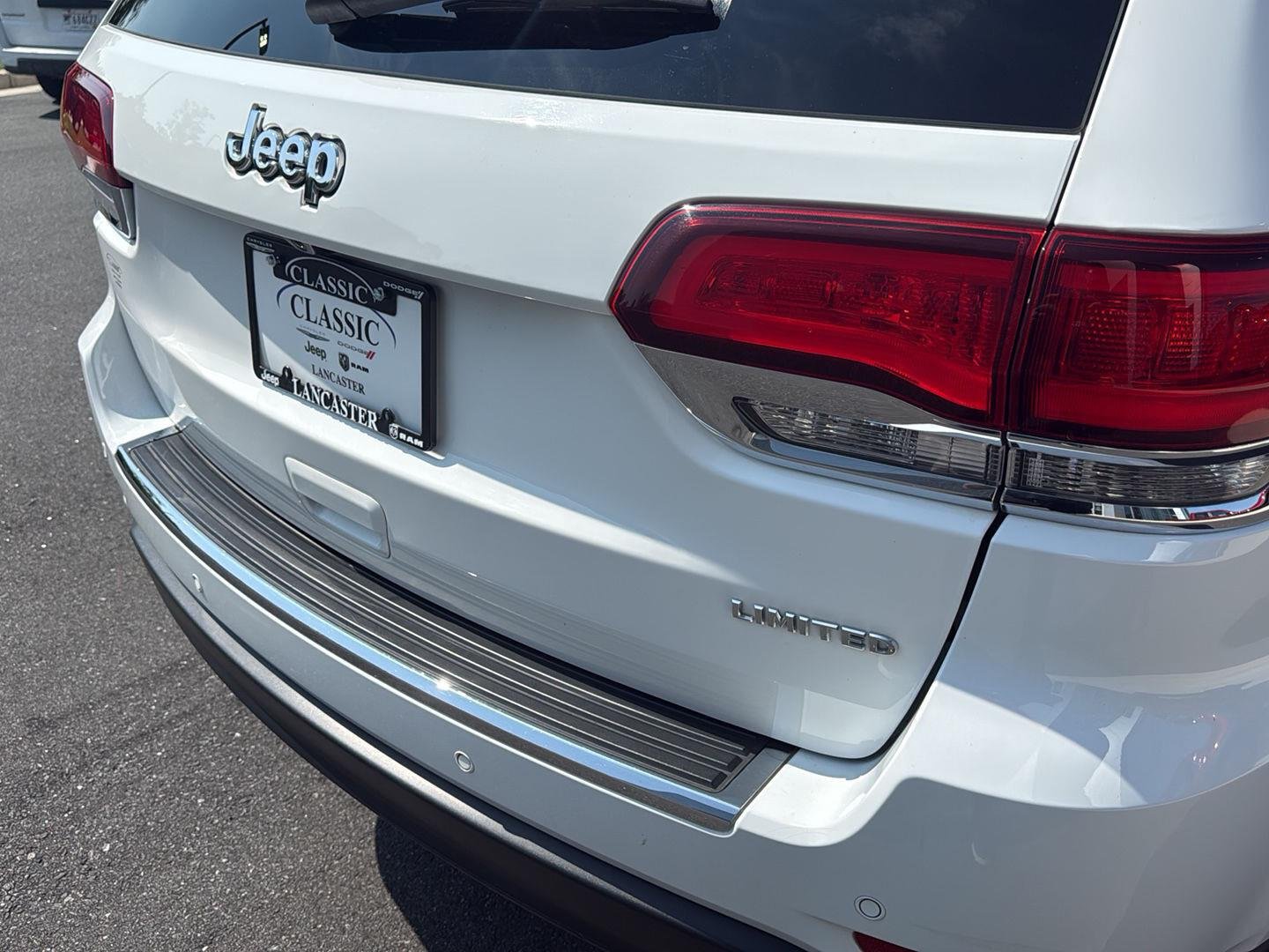 Used 2022 Bright White Clearcoat Jeep Limited image 10