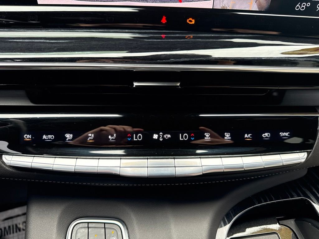 Used 2021 White Cadillac Sport image 35