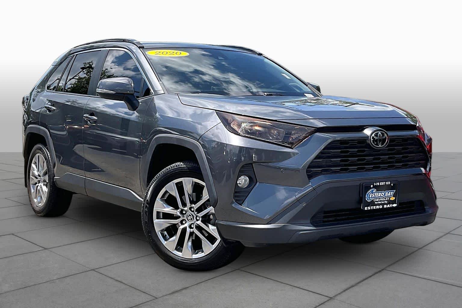 Used 2020 Magnetic Gray Metallic Toyota XLE Premium image 4