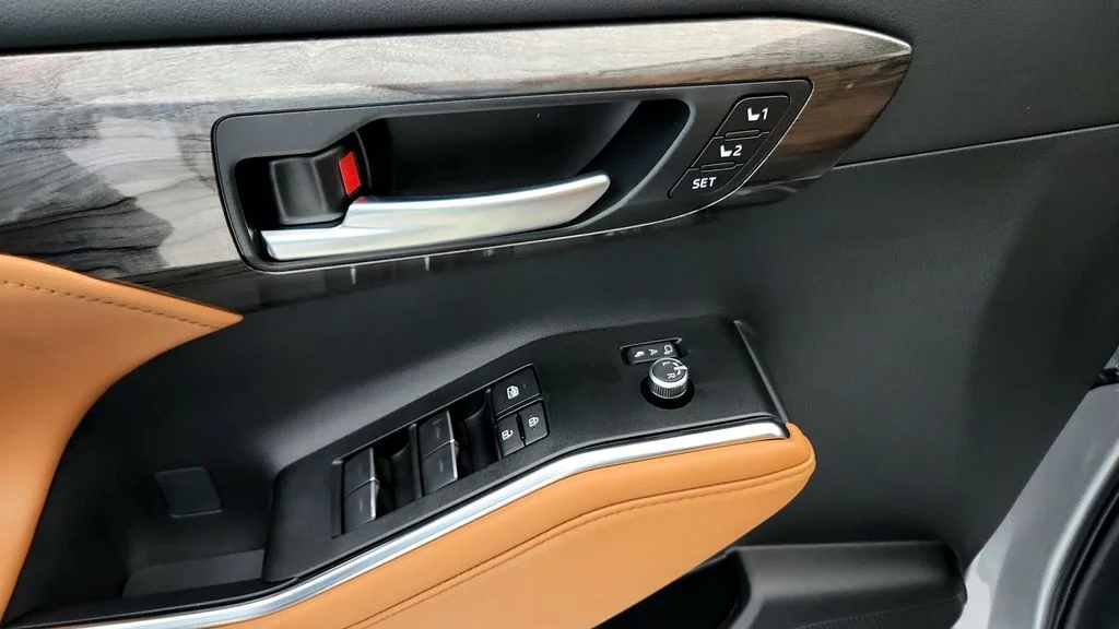 2026 Toyota Highlander Platinum - Photo 25