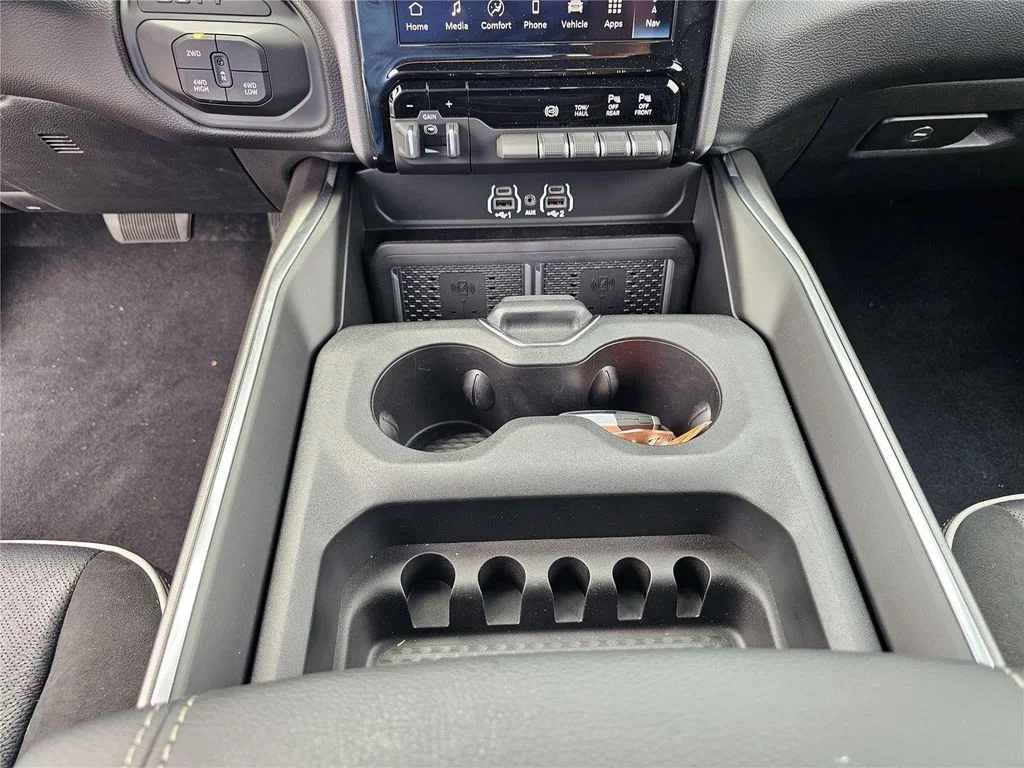 2026 RAM 3500 Laramie - Photo 27