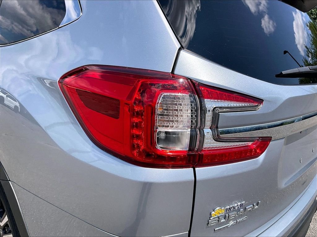 Used 2023 Ice Silver Metallic Subaru Limited image 31