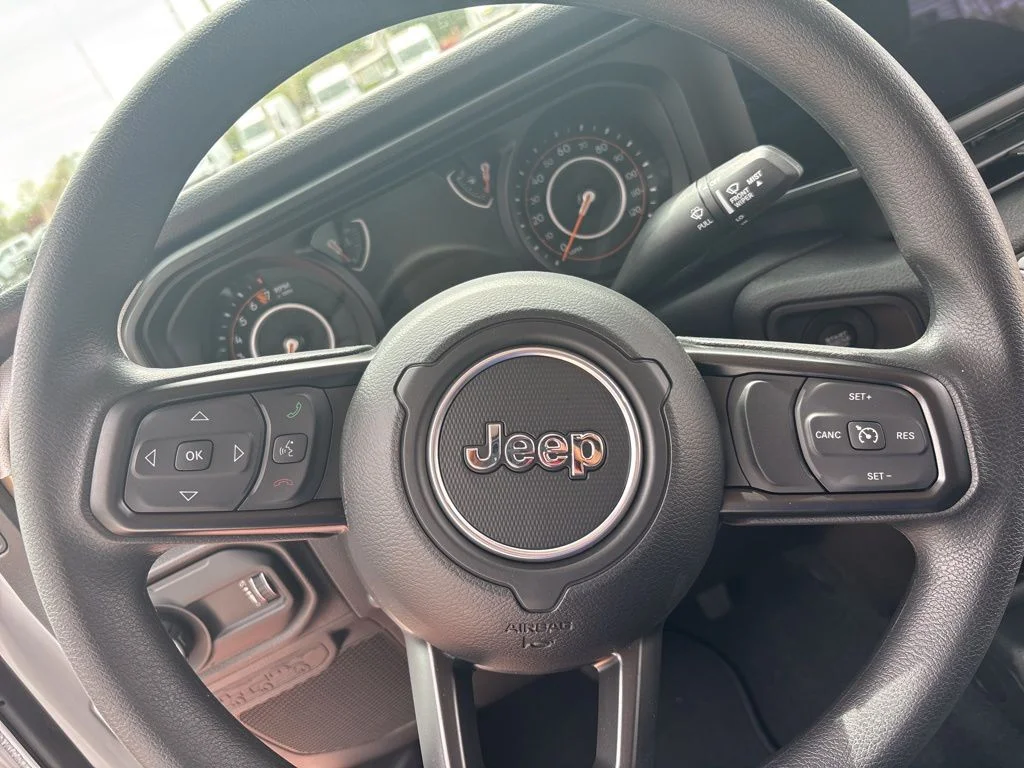 2025 Jeep Gladiator Nighthawk - Photo 13