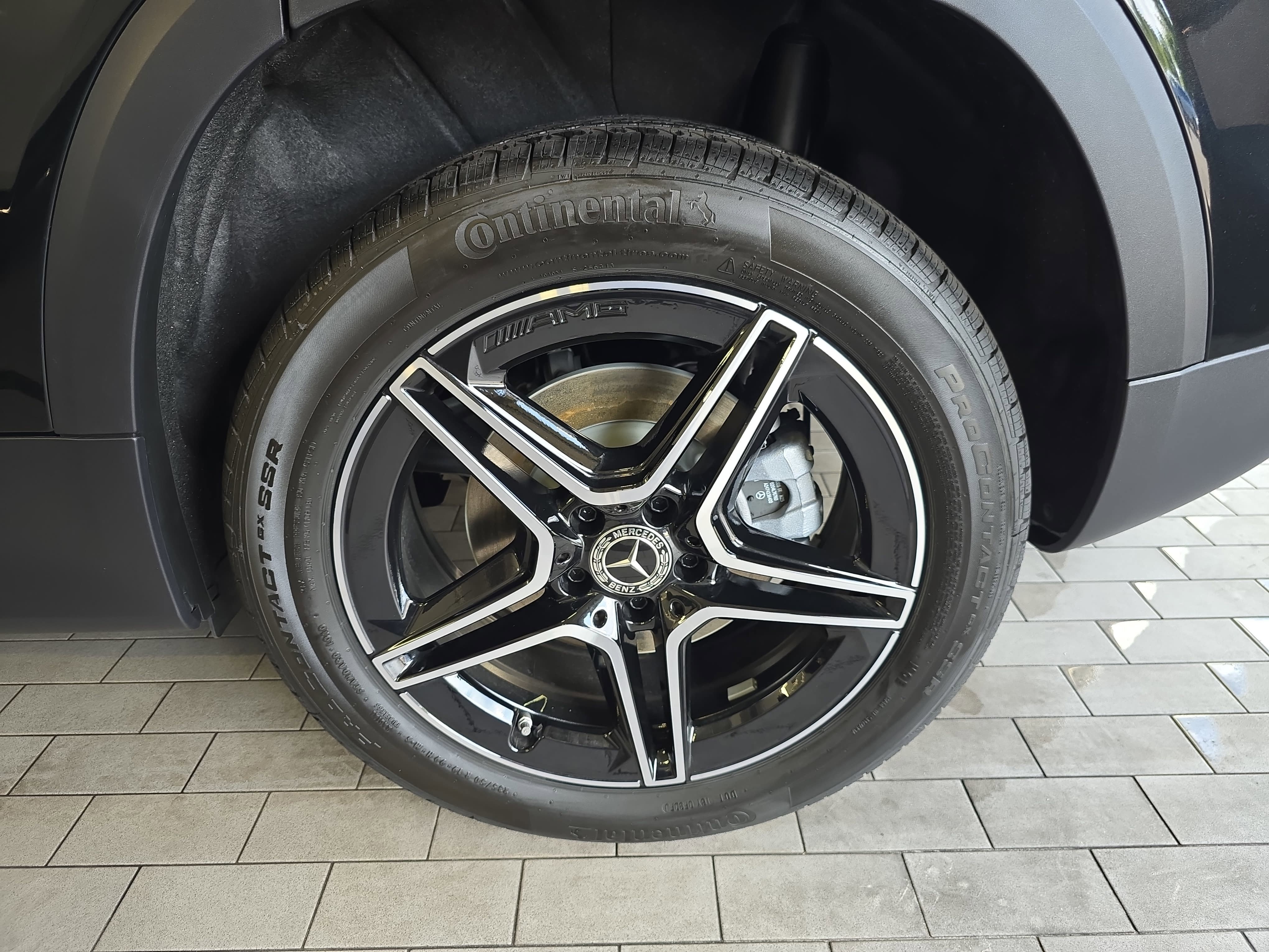 New 2026 Cosmos Black Metallic Mercedes-Benz GLB250 image 35