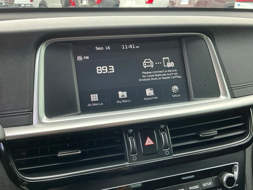 Used 2020 White Kia LX image 28