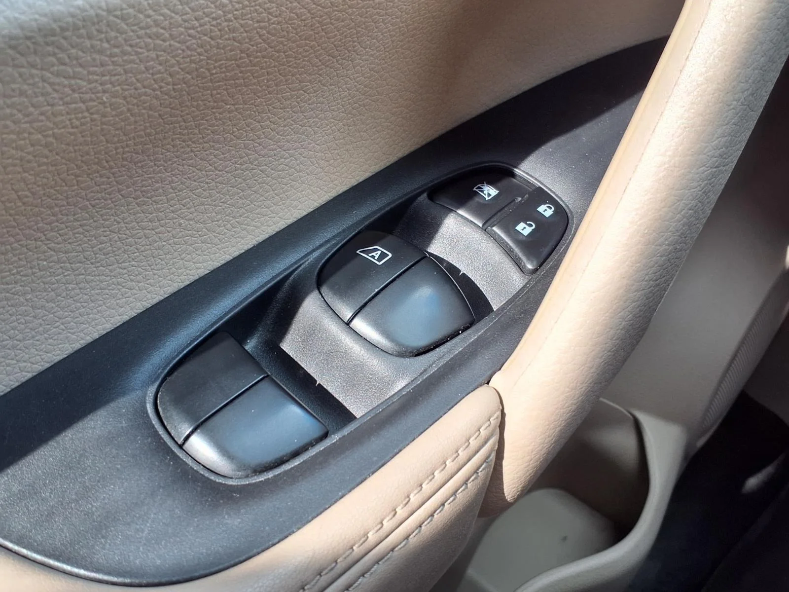 Used 2020 Caspian Blue Metallic Nissan SV image 19