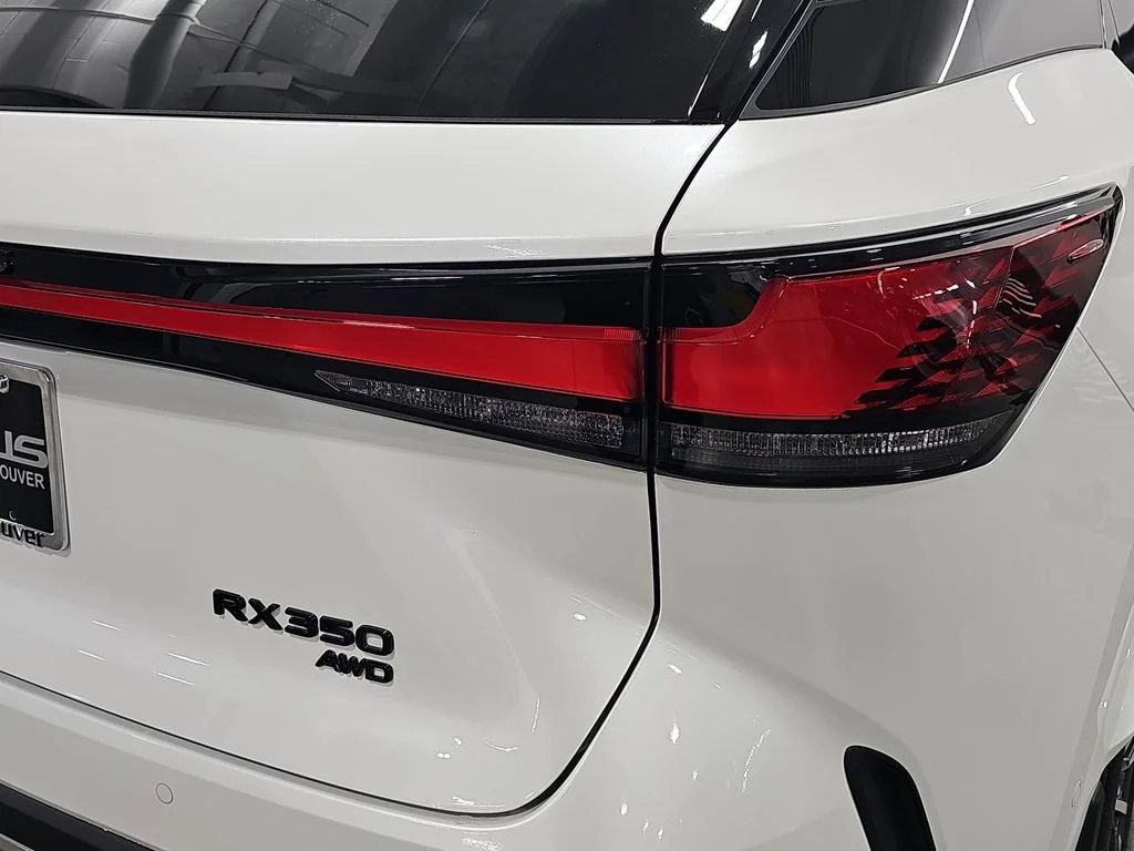 New 2026 Eminent White Pearl Lexus PREMIUM PLUS image 32