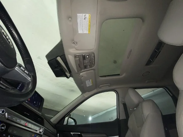 Used 2021 White Kia EX image 22