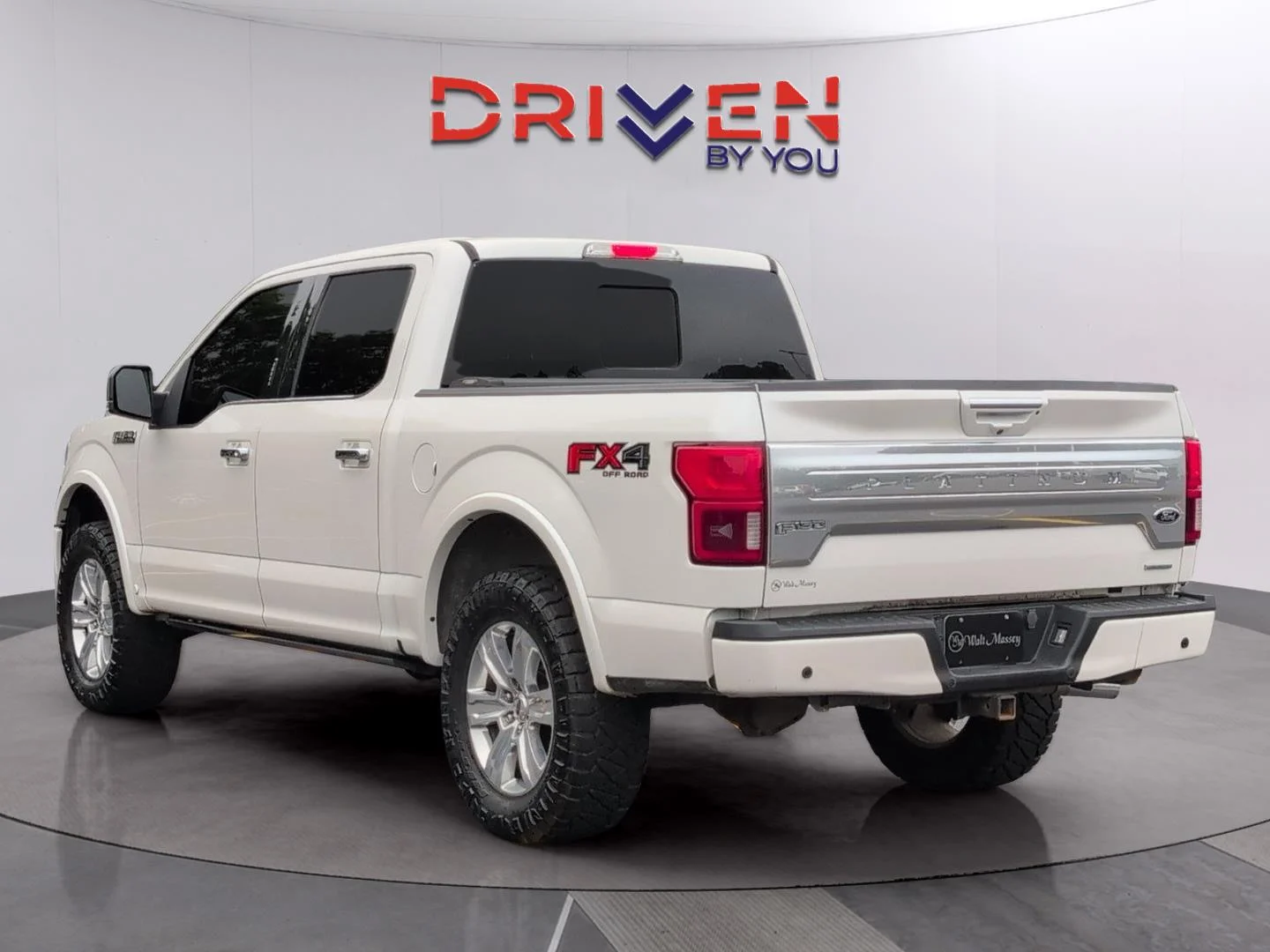 Used 2018 White Platinum Metallic Tri-Coat Ford Platinum image 3