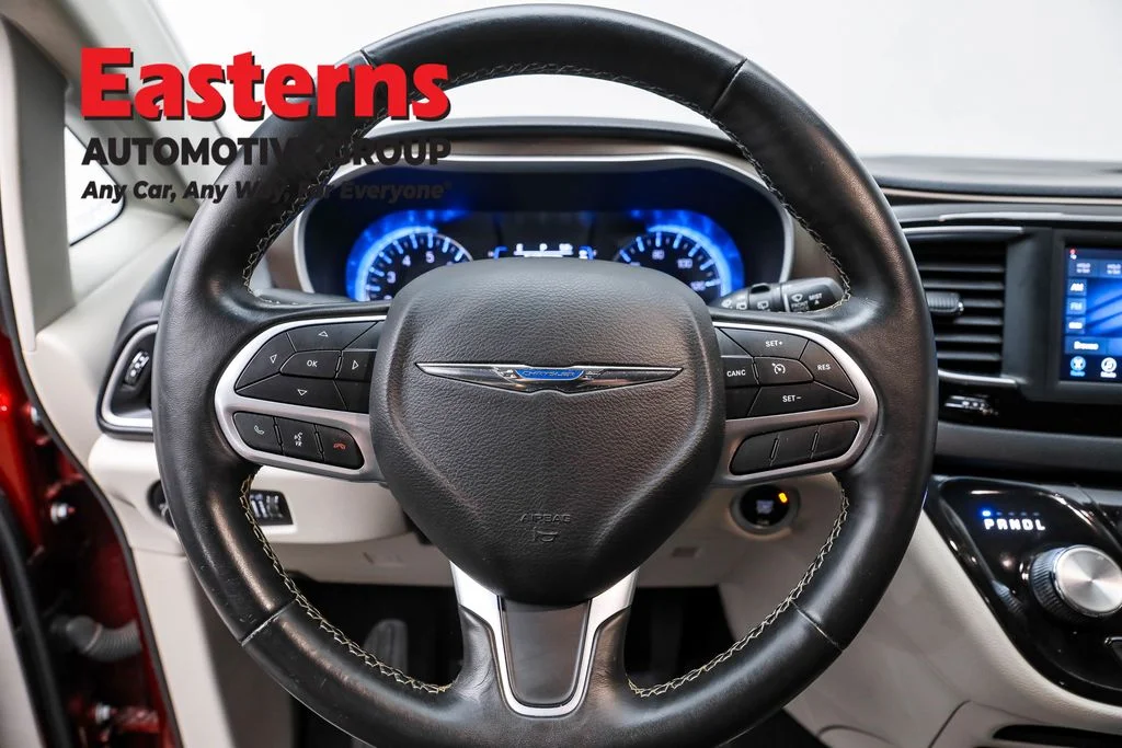 Used 2020 Red Chrysler LX image 10