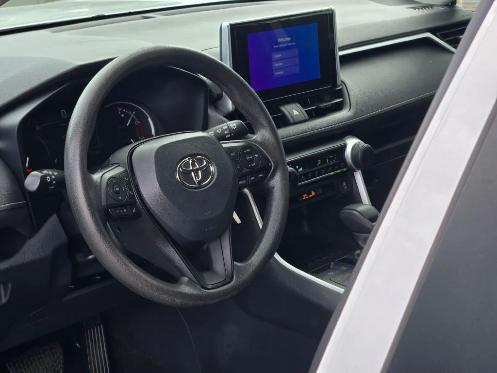 Used 2023 Ice Toyota LE image 22