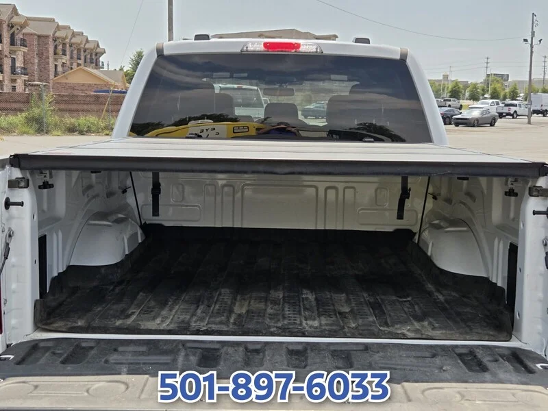 Used 2025 Oxford White FORD LARIAT 4WD SuperCrew 5.5