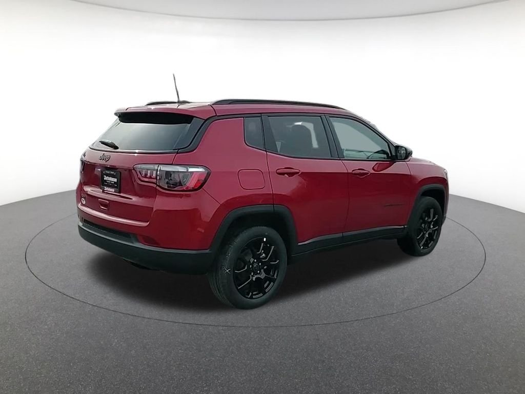 New 2026 Red Hot Pearl-Coat Exterior Paint Jeep Latitude image 5