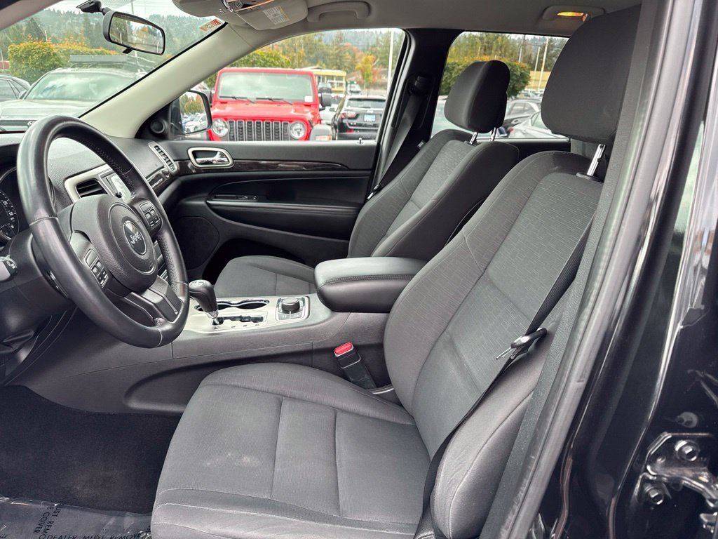 Used 2013 Brilliant Black Crystal Pearlcoat Jeep Laredo image 4