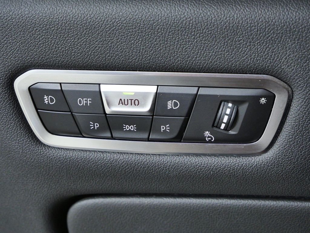 Used 2020 Carbon Black Metallic BMW xDrive40i image 38