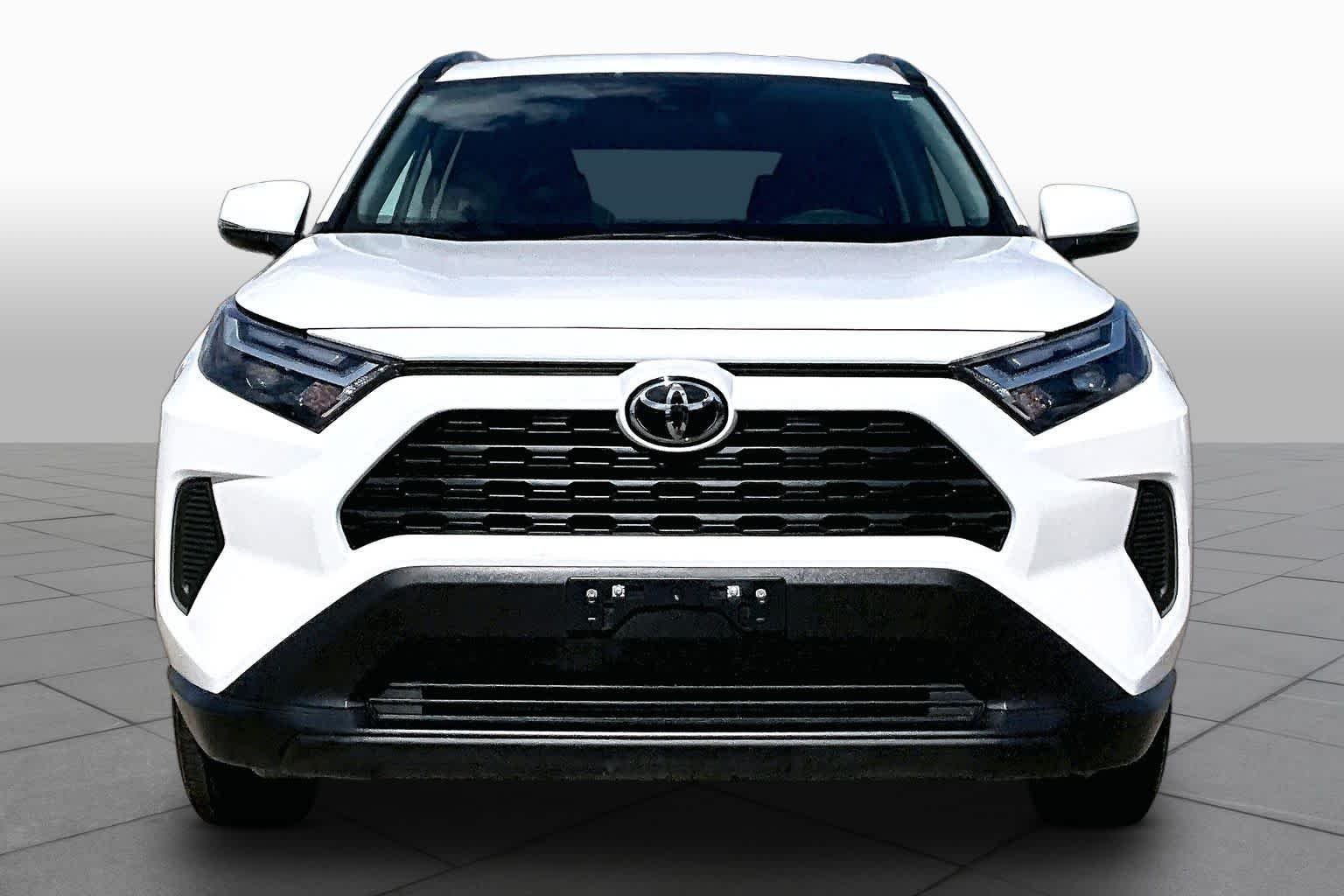 Used 2025 Ice Cap Toyota XLE image 4