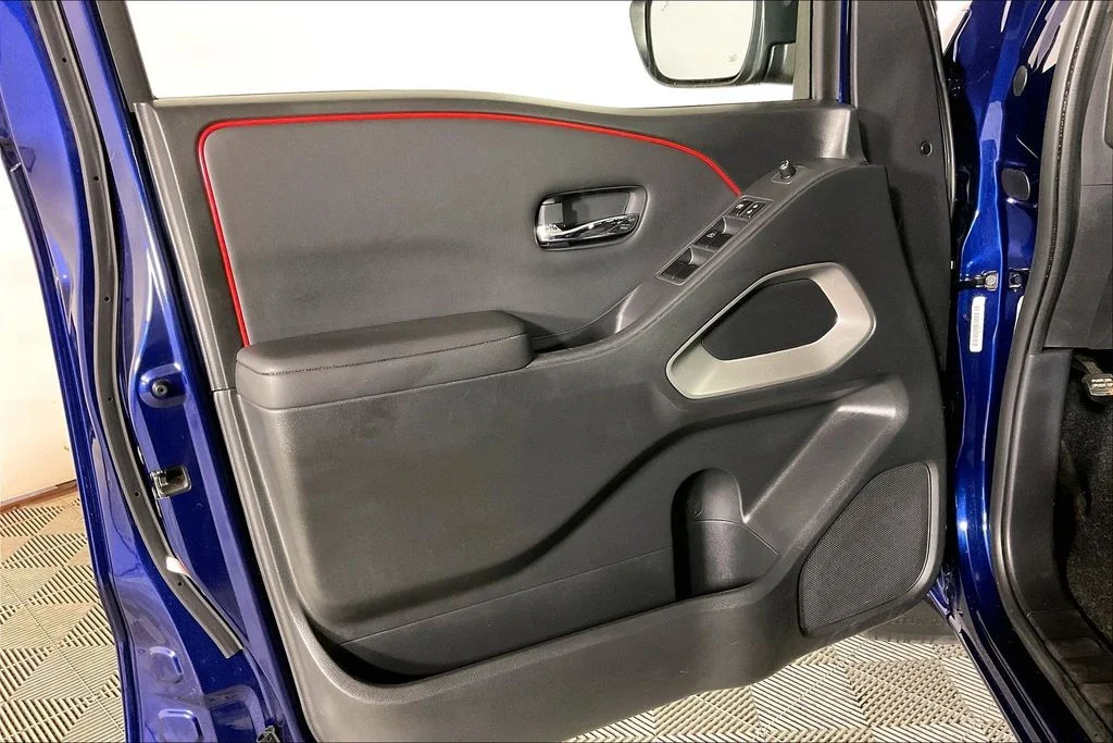 Used 2022 Blue Nissan SV image 22