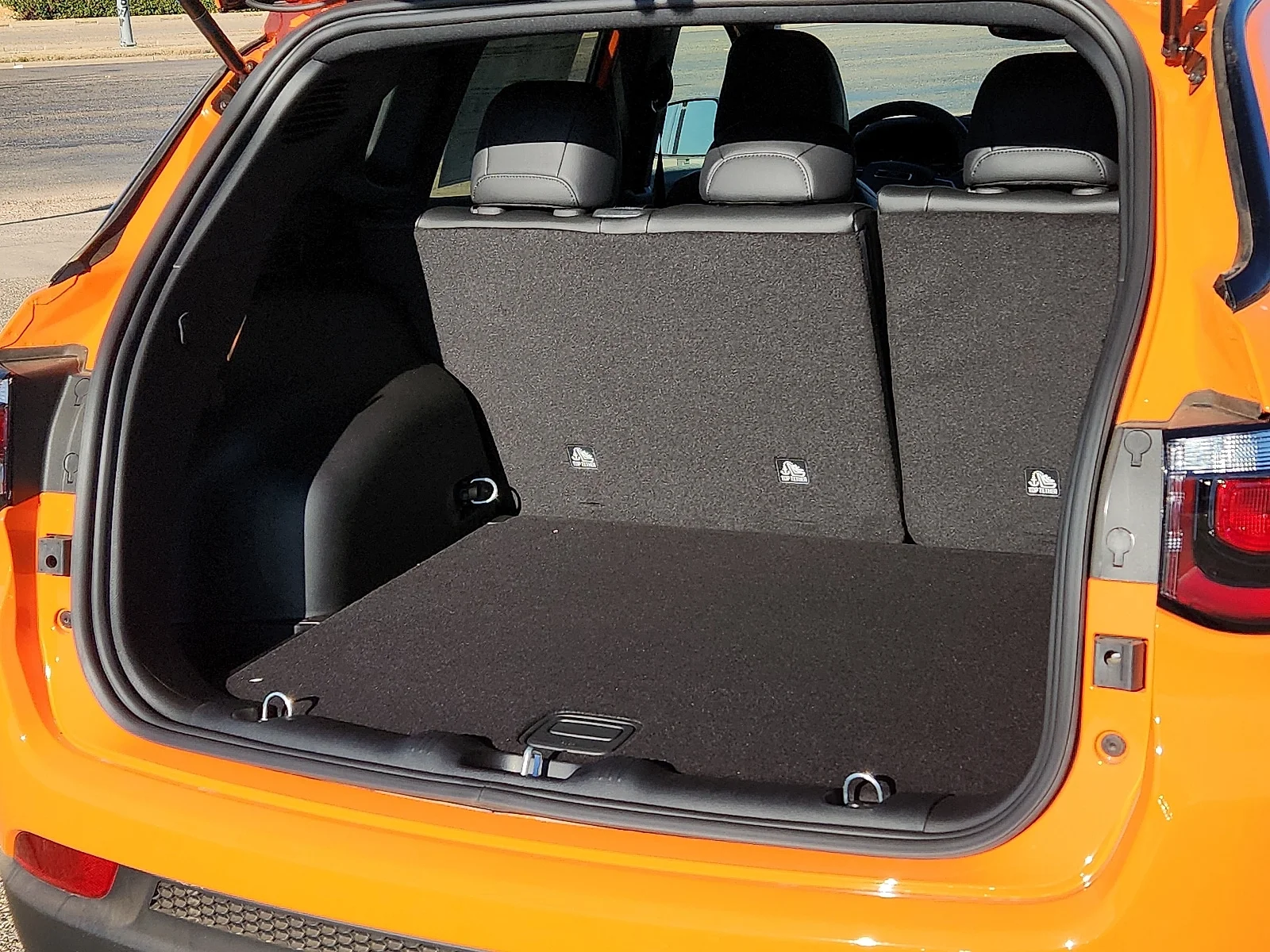 New 2026 Orange Jeep LATITUDE ALTITUDE 4X4 image 9