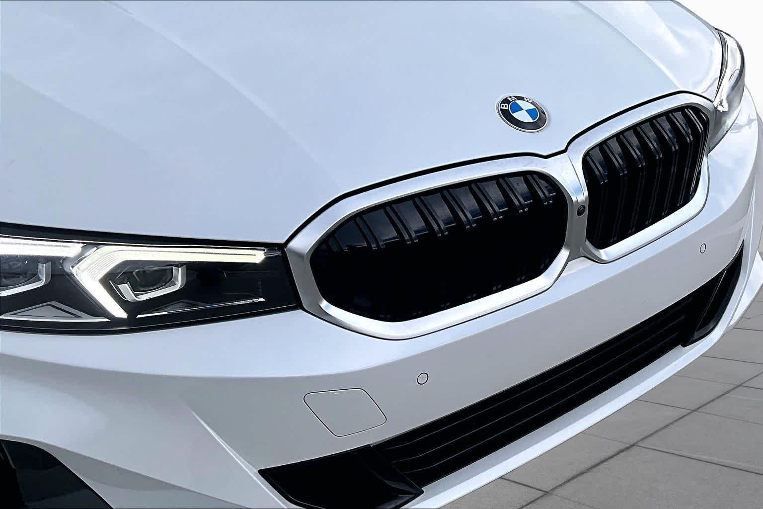 Used 2025 Mineral White Metallic BMW 330i image 28