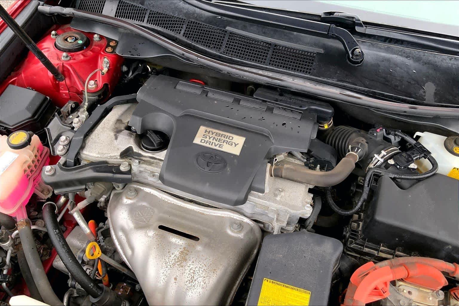 Used 2013 Barcelona Red Metallic Toyota LE image 31