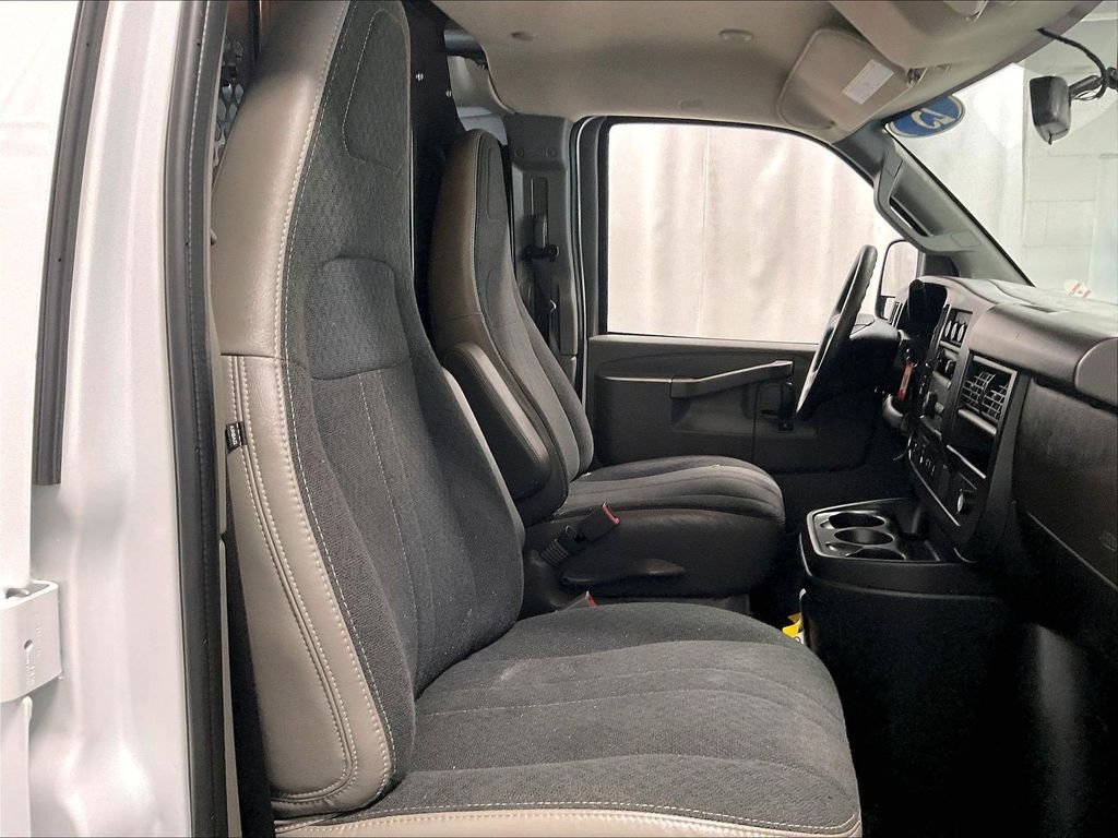 Used 2025 White GMC Work Van image 11