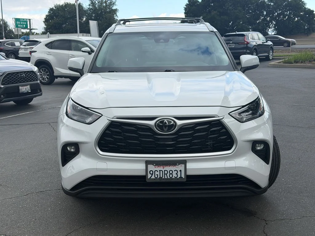 Used 2023 Wind Chill Pearl Toyota XLE image 3