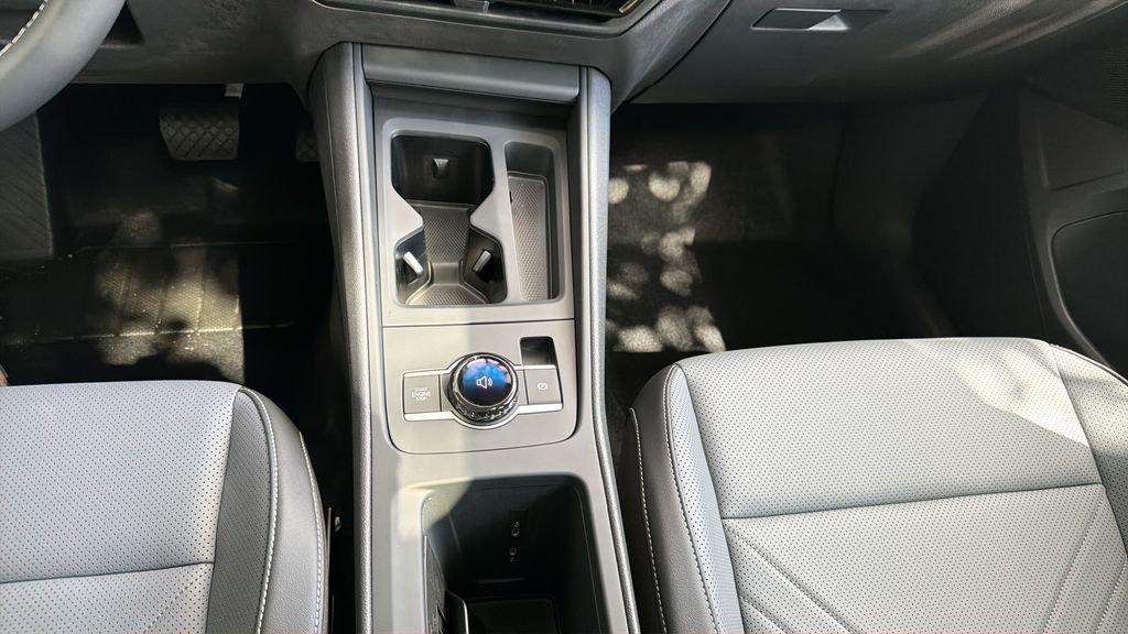 New 2026 Deep Black Pearl Volkswagen 2.0T SE image 18