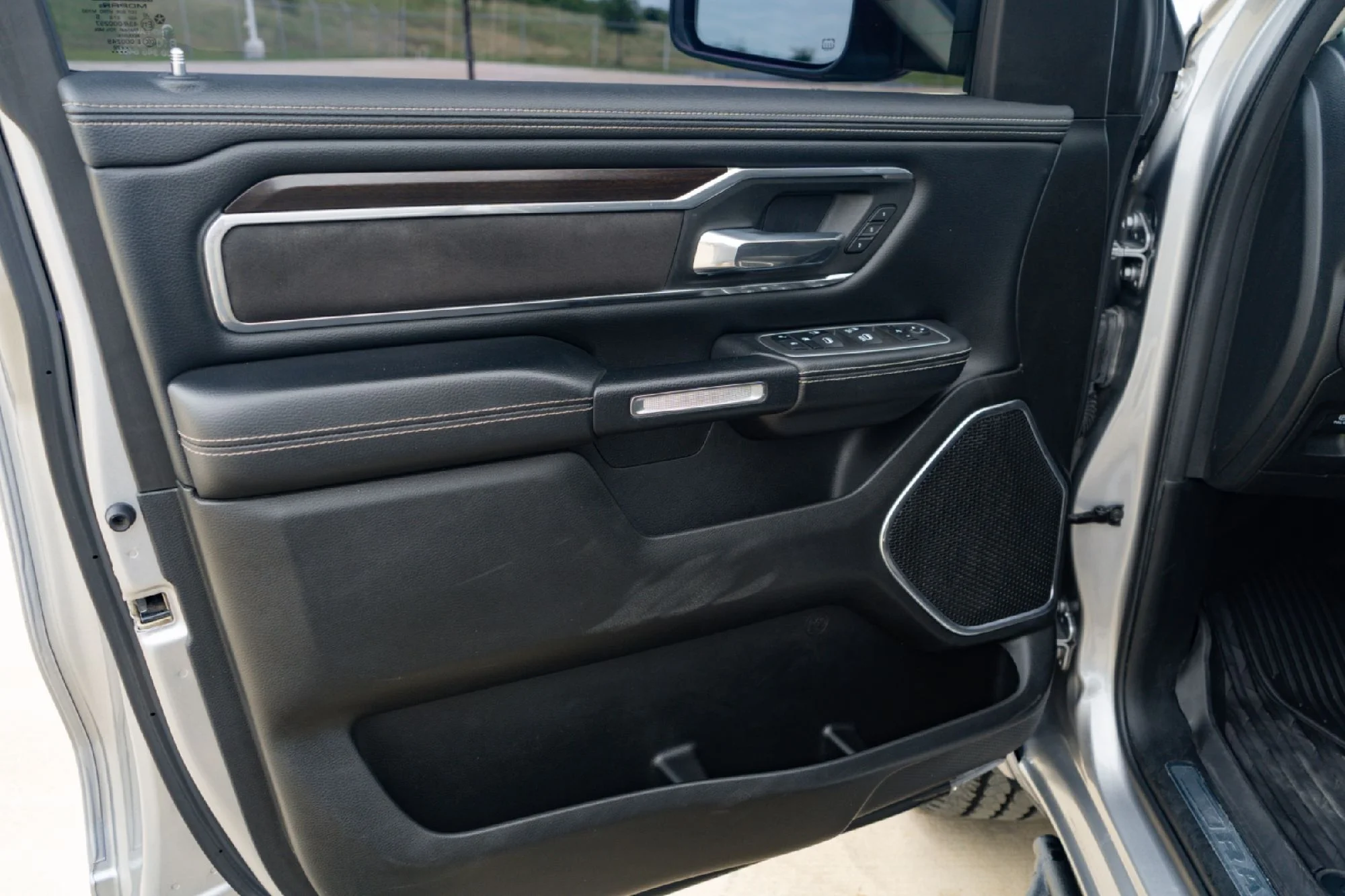 Used 2022 Silver Ram Laramie image 20