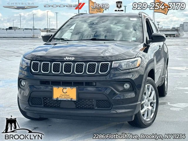 2023 Jeep Compass Latitude Lux 4X4's photo