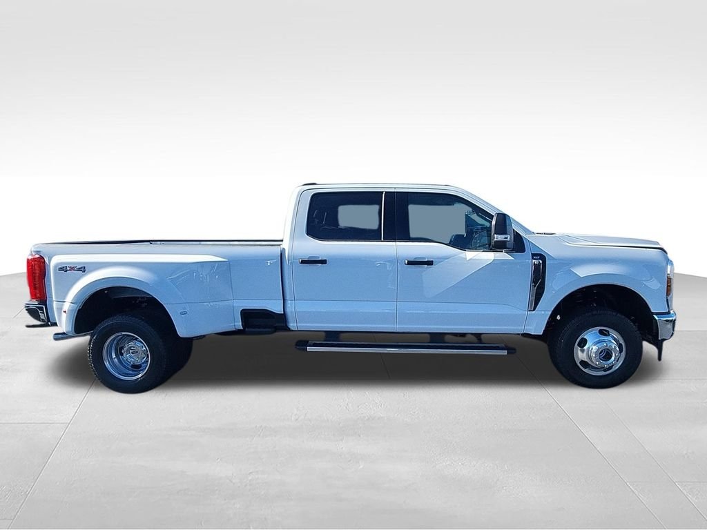 Used 2026 Oxford White Ford XLT image 9