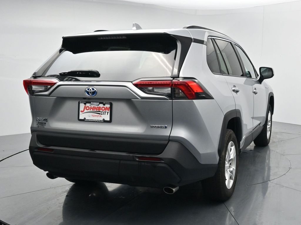 Used 2021 Silver Toyota XLE image 6