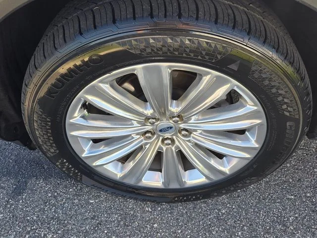Used 2023 White Ford Limited image 18