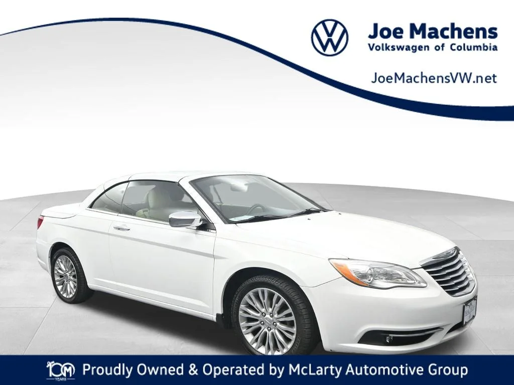 2011 Chrysler 200 Limited Convertible's photo