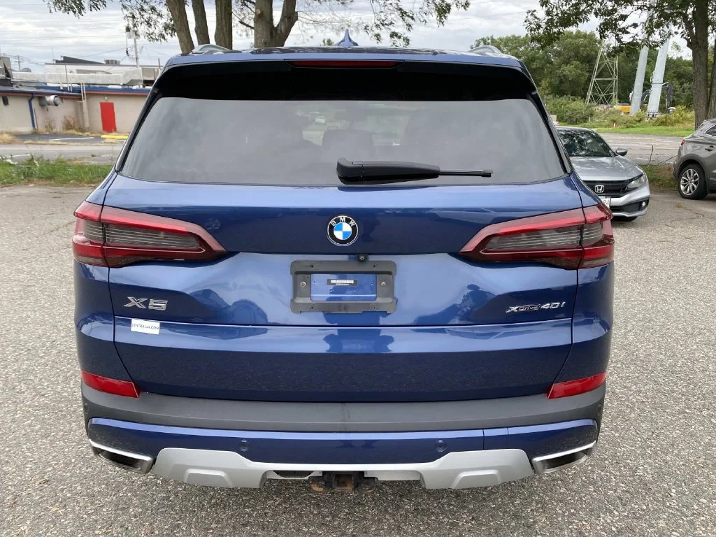 Used 2021 Blue BMW xDrive40i image 4