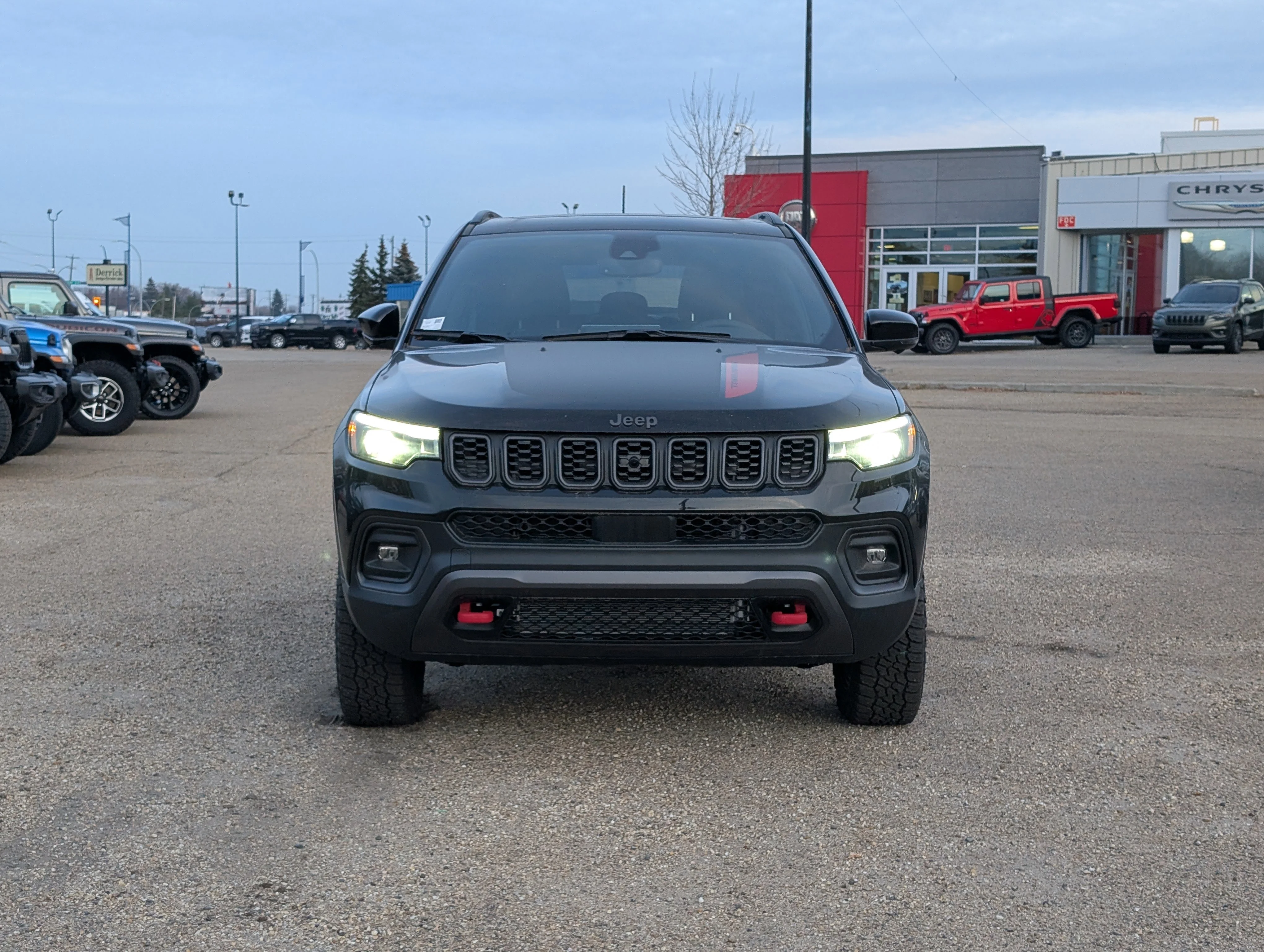 New 2025 Diamond Black Crystal Pearl Jeep Trailhawk Elite image 10